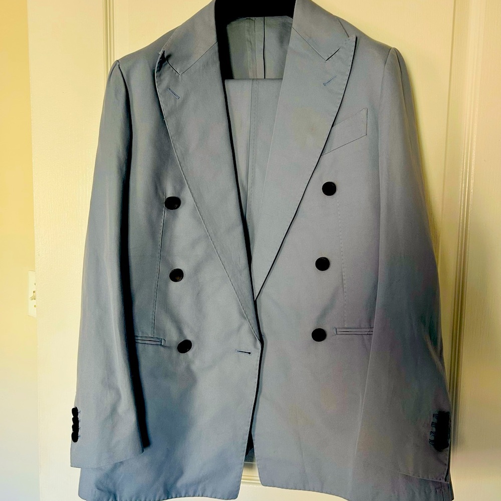 Suitsupply light blue suit-38R
Double breasted. 
Side strap for pants 
Cuffed